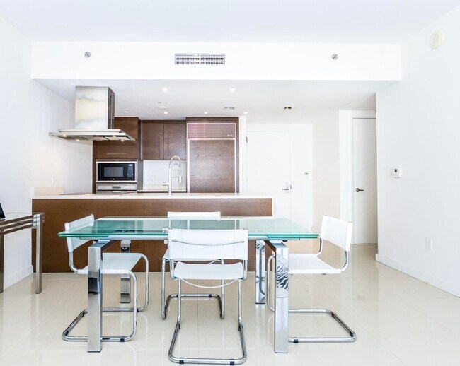 Building Photo - 485 Brickell Ave