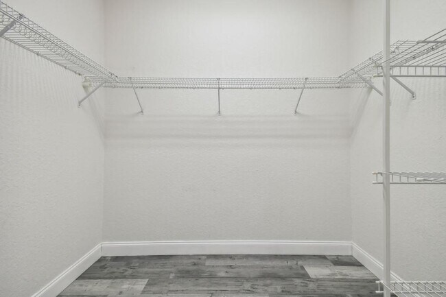 Building Photo - 6644 Country Club Rd