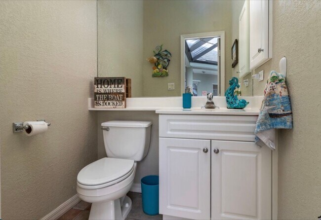 Building Photo - Like New 1 story 4 bedroom home just off D...
