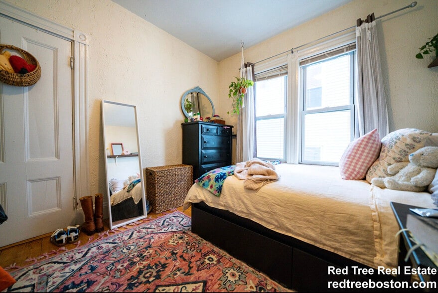 Building Photo - 133 St Alphonsus St