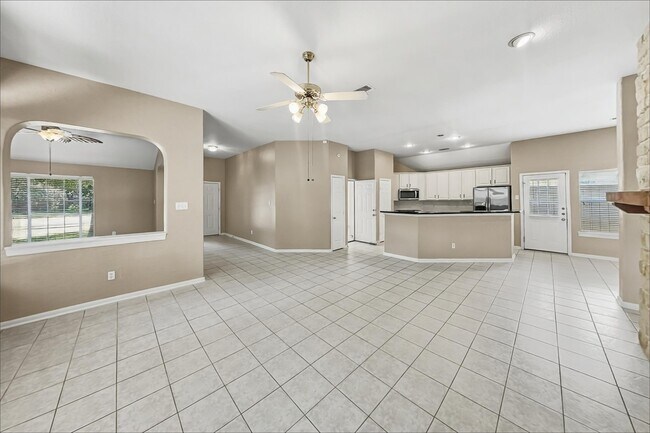 Building Photo - 5 Paddock Pines Pl