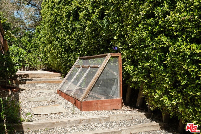 Building Photo - 26237 Fairside Rd