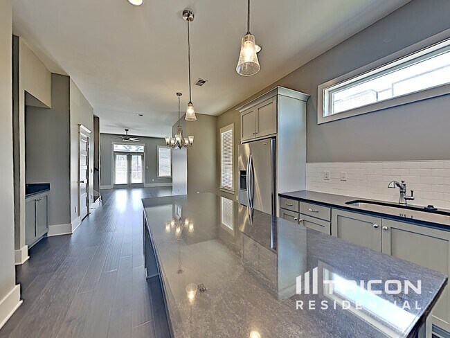 Building Photo - 1200 Hillwood Private Cove