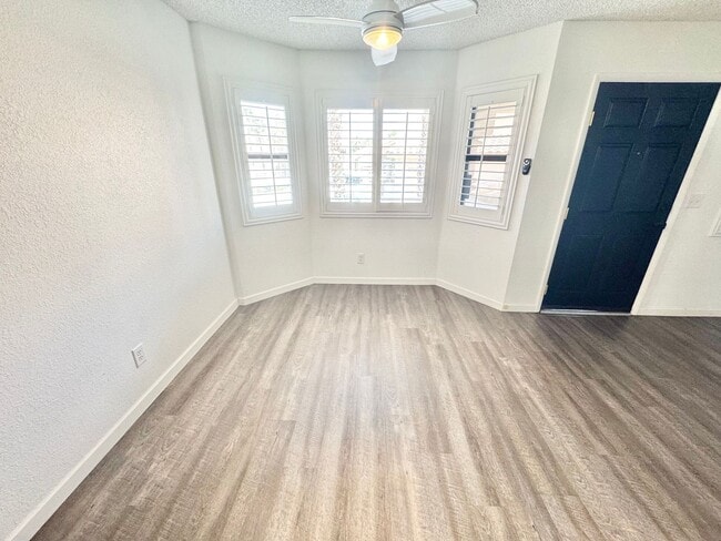 Building Photo - LIMITED TIME ONLY!! TAKE POSSESSION BY JUNE 1ST & RECEIVE ONE MONTH FREE RENT!! In this comfortab...