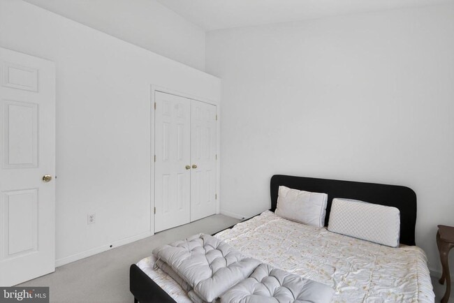 Building Photo - 1034 Meandering Way