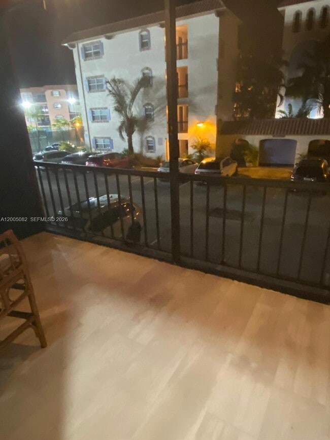 Building Photo - 660 Tennis Club Dr