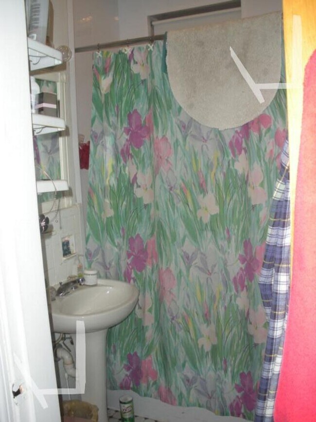 Building Photo - Nice studio in prime locationa