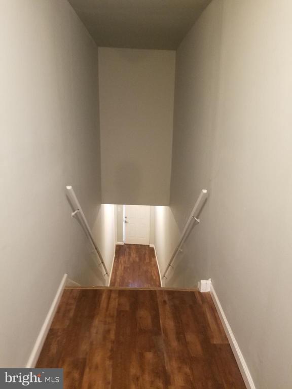 Building Photo - 215 S Pavilion Ave