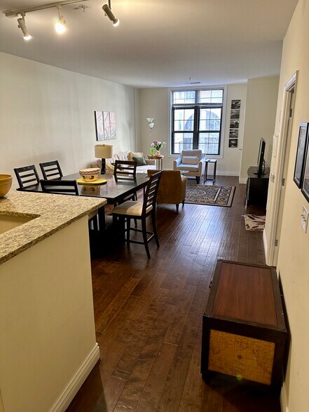 Building Photo - 1111 25th St NW