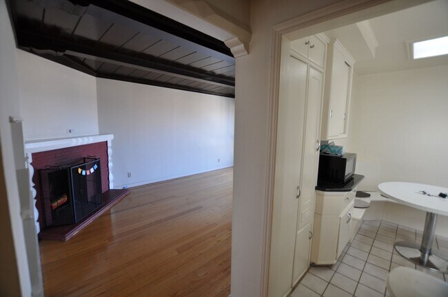 Building Photo - 1026 Kirkham St