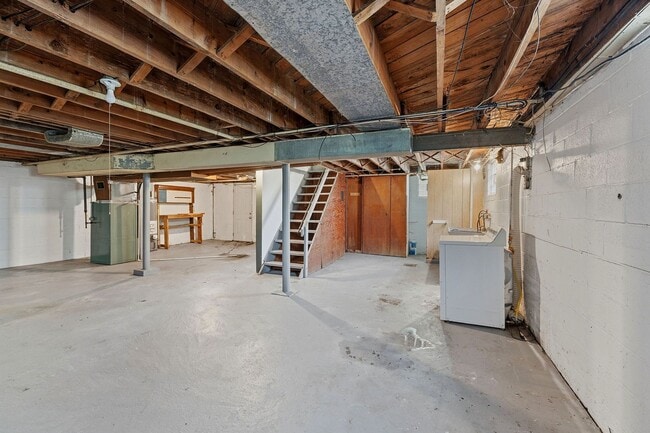 Building Photo - Delhi-Charming 2Bed 1 bath home