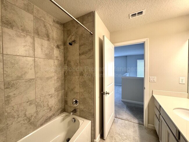 Building Photo - 5945 Glory Bower Dr