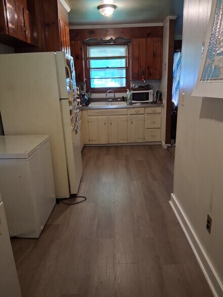 Building Photo - 111 Becker Ave