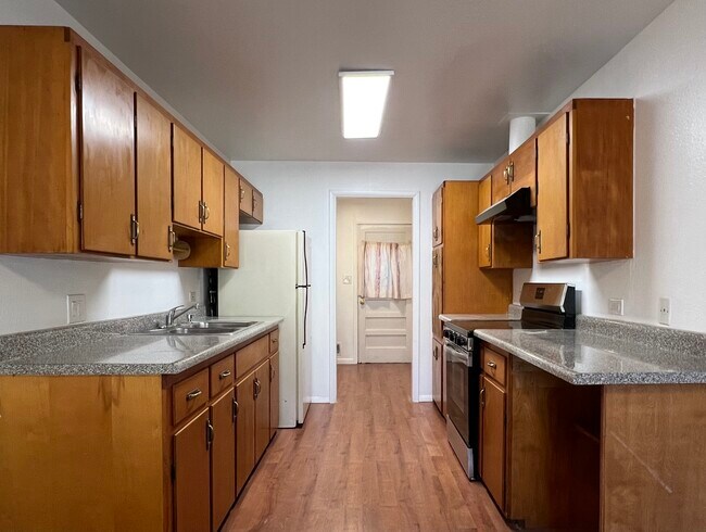 Building Photo - 3118 S Acoma St