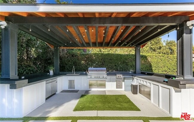 Building Photo - 5225 Topeka Dr