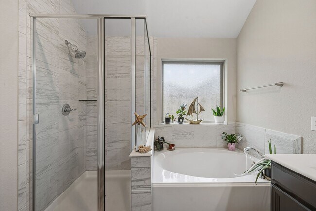 Building Photo - 16323 Apache Wds Wy