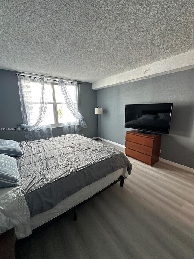 Building Photo - 2501 S Ocean Dr