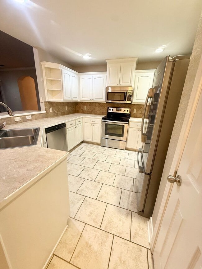 Building Photo - 4 bedroom near South Tyler!