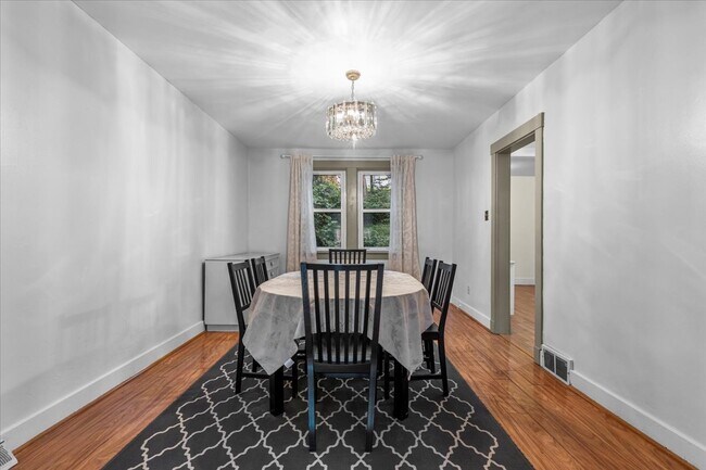 Building Photo - 776 Montclair St