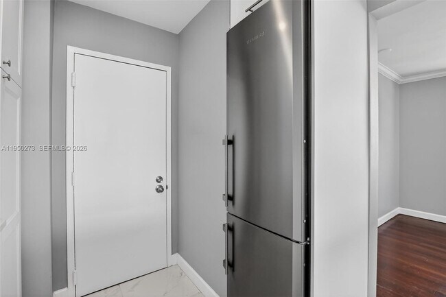 Building Photo - 1625 SE 10th Ave