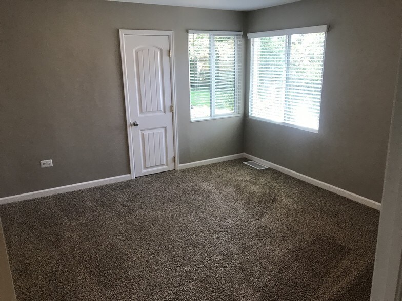 Master bedroom 13 X 12 - 2801 S Clarkson St