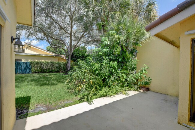 Building Photo - 6165 Belleza Ln