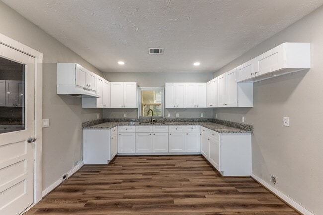 Building Photo - 1528 22nd St