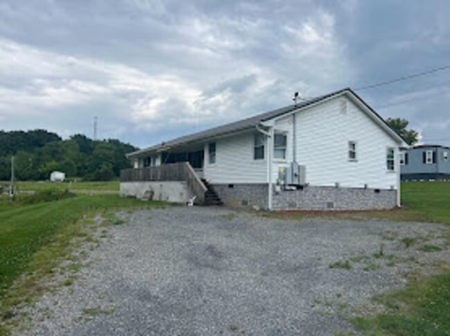 Building Photo - 3bed / 2 bath house near Race Track!