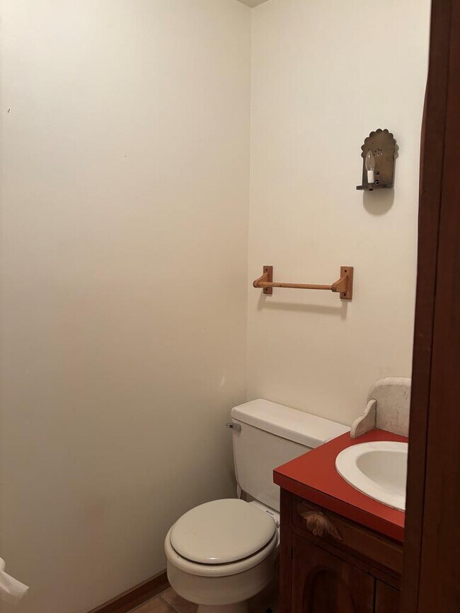 Building Photo - 9077 Henderson Ln