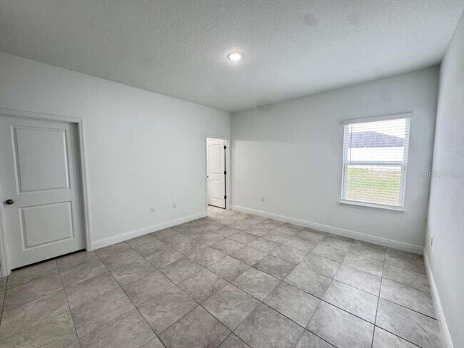 Building Photo - 6142 SW 154th Place Rd