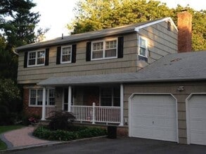 Building Photo - 305 Maplewood Rd