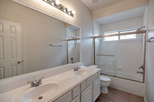 Building Photo - 2315 Blue Water Bay Dr