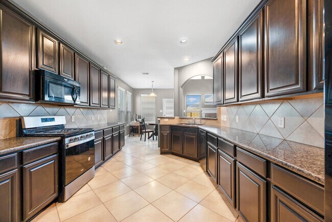 Building Photo - 1302 S Maple Dr