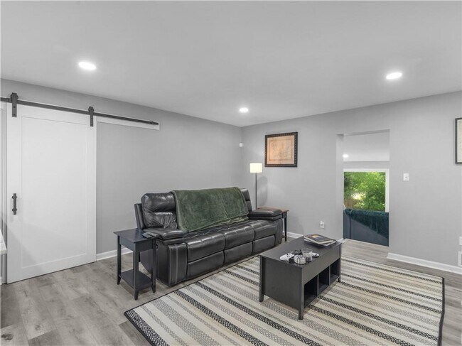 Building Photo - 2903 Monterey Dr