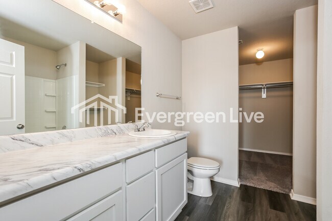 Building Photo - 1071 Huntington Dr