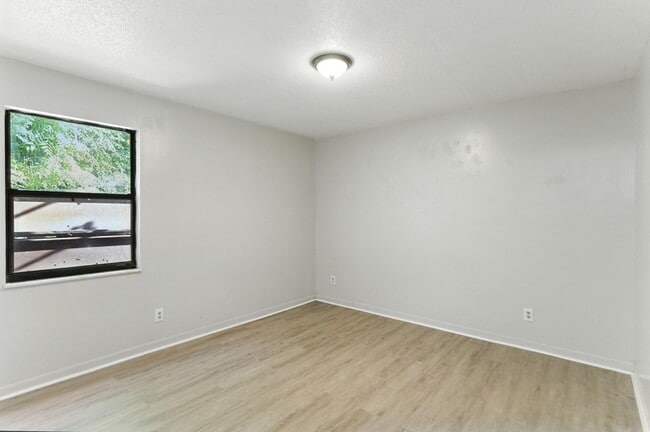 Building Photo - 12827 Chapman Hwy