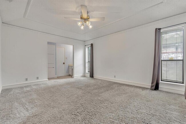 Building Photo - 5704 Lands End St