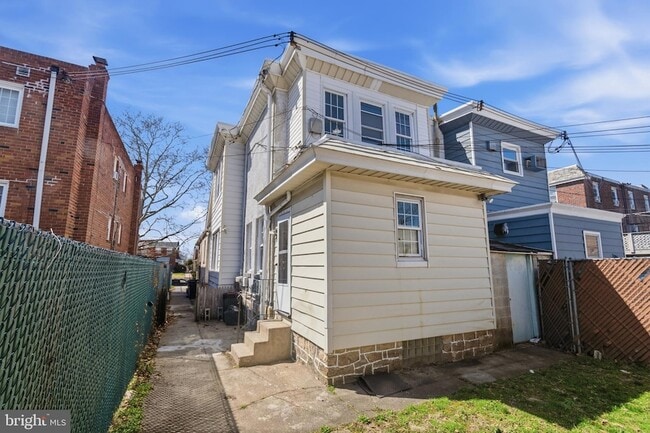 Building Photo - 4123-4100 Tyson Ave