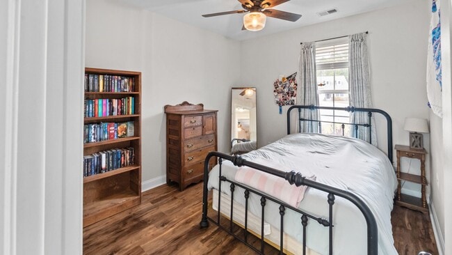 Building Photo - Spacious 6-Bedroom Waterfront Home in Richmond Hill, GA