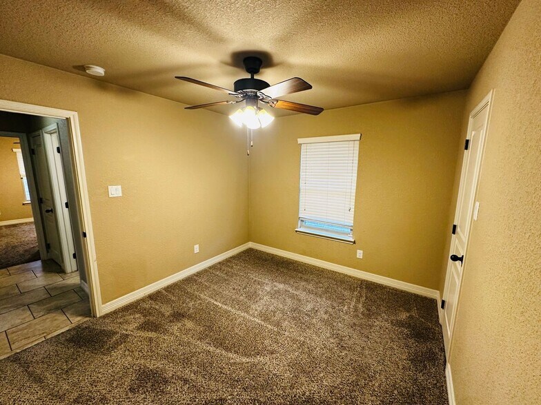 Building Photo - 1004 Chaucer Ln