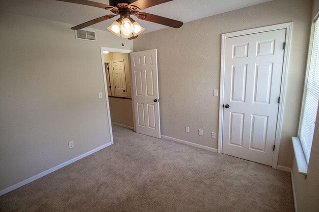 Building Photo - 1329 Valley Creek Ln