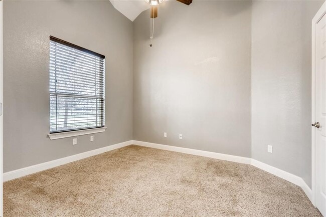 Building Photo - 6108 Sabino Dr