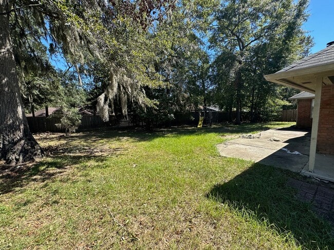 Building Photo - 886 Darrow Ln