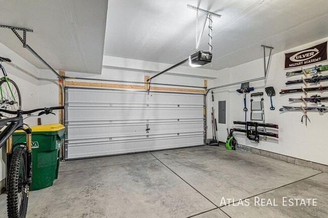 Building Photo - 1536 Castle Creek Cir