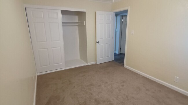 Building Photo - Welcome to SkyView Villa & Somerset Apartments!