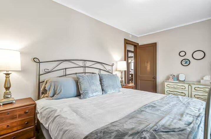 Building Photo - 817 Bell Ave