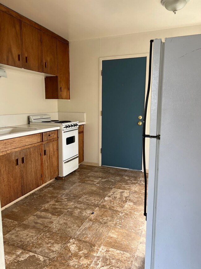 Building Photo - 2312pontoni