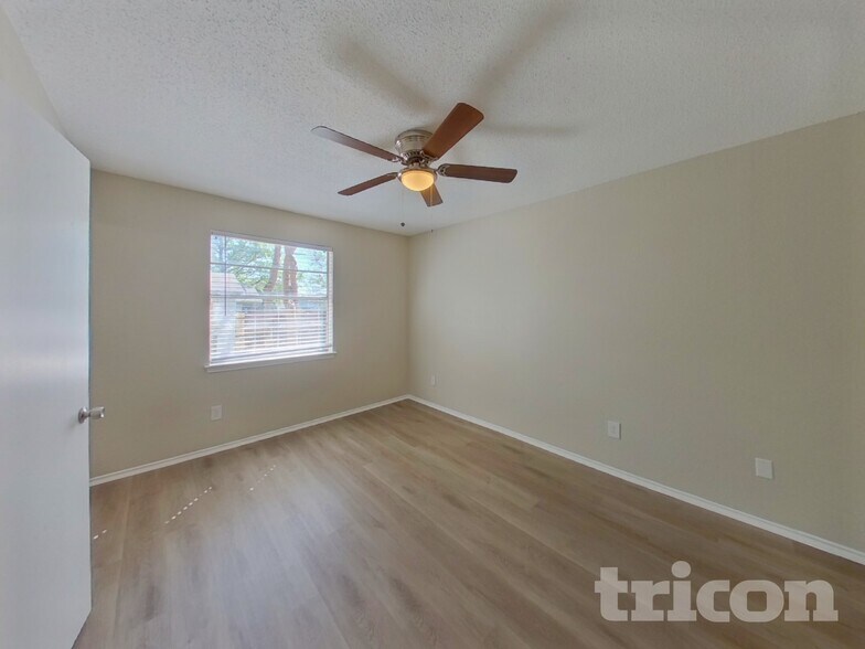 Building Photo - 5005 Coronet Ct