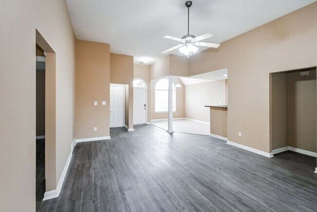 Building Photo - 1319 Farwoods Dr