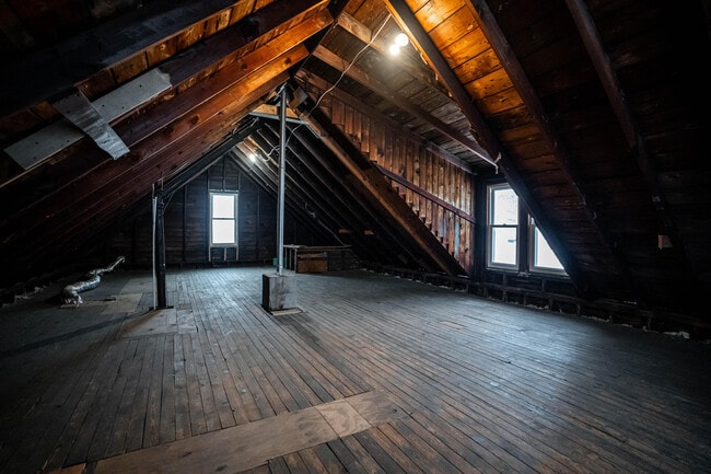 Building Photo - 168 E Rosedale Ave